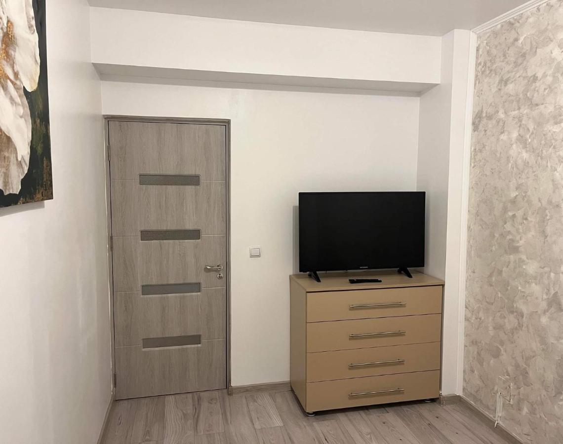 Modern & Elegant Apartament Крайова Екстериор снимка