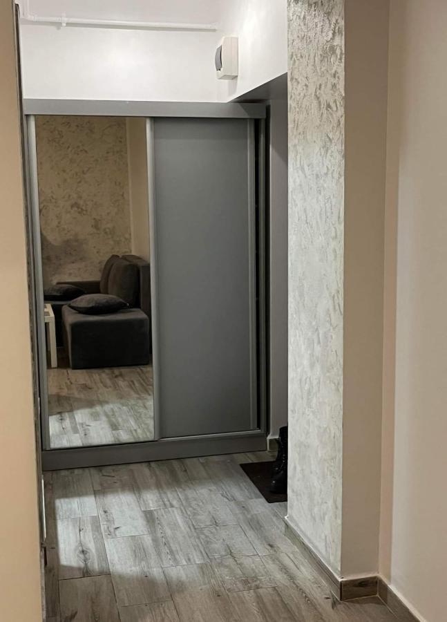 Modern & Elegant Apartament Крайова Екстериор снимка