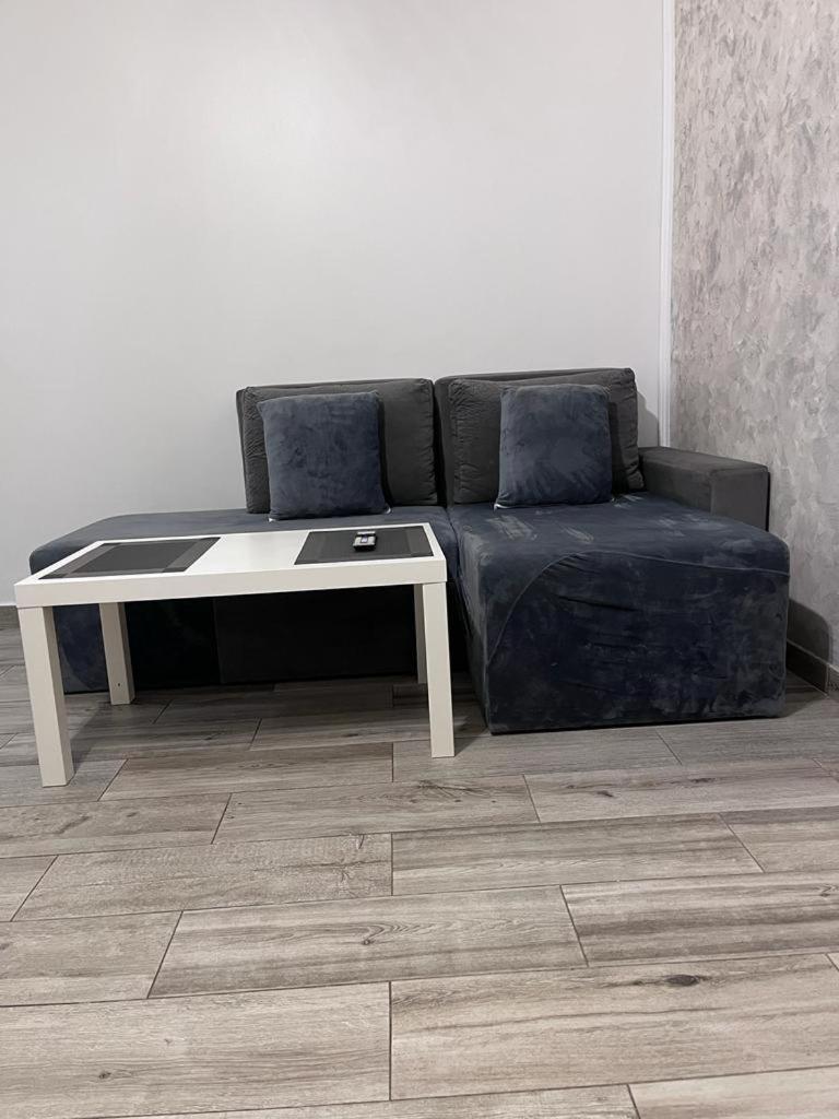 Modern & Elegant Apartament Крайова Екстериор снимка